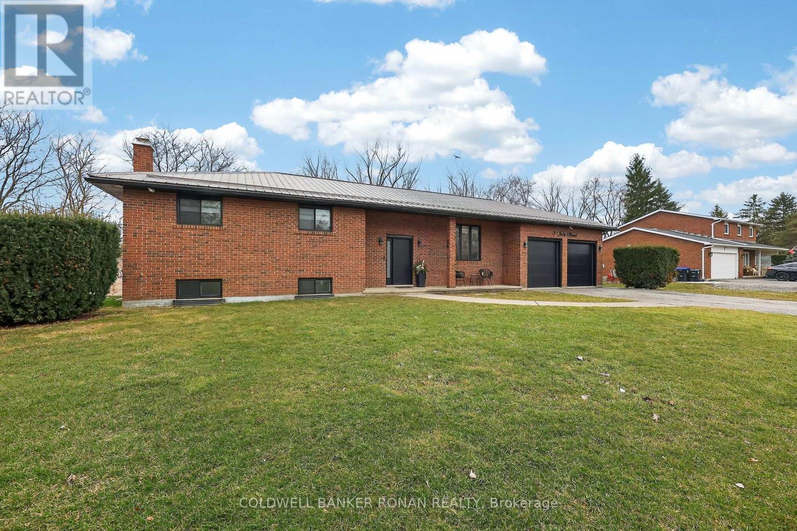 5 John Street, Adjala-Tosorontio, Ontario  L0G 1L0 - Photo 2 - N12963660