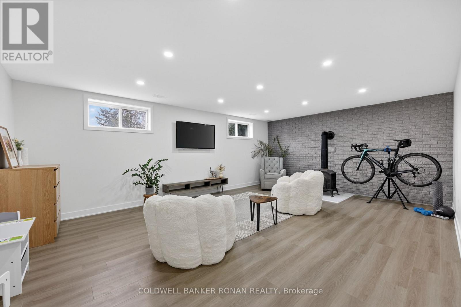 5 John Street, Adjala-Tosorontio, Ontario  L0G 1L0 - Photo 30 - N12963660