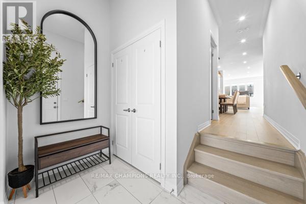 15 Landolfi Way, Bradford West Gwillimbury, Ontario  L3Z 4L6 - Photo 6 - N12963690