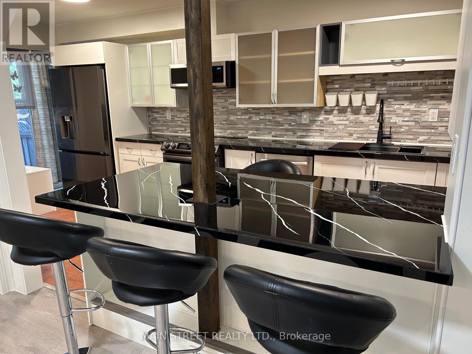 156 Observatory Lane, Richmond Hill, Ontario  L4C 8K8 - Photo 7 - N12963696