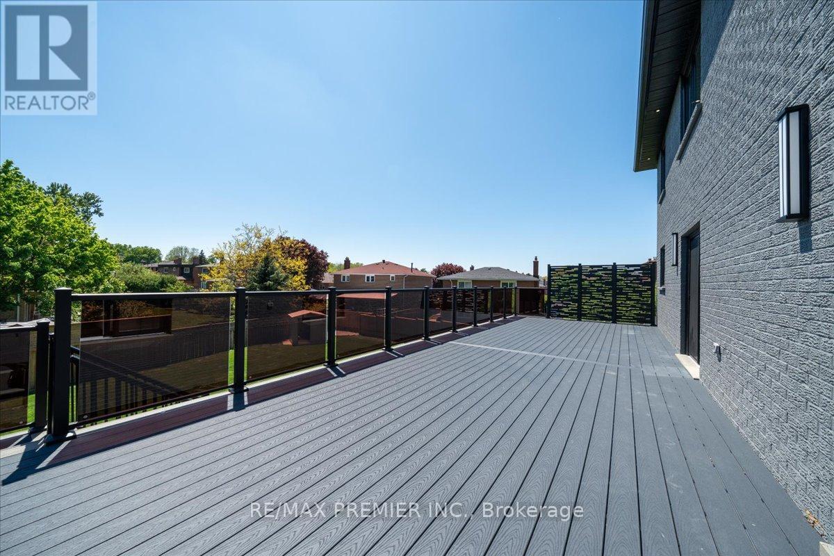 157 Jeanne Drive, Vaughan, Ontario  L4L 1X8 - Photo 17 - N12963712