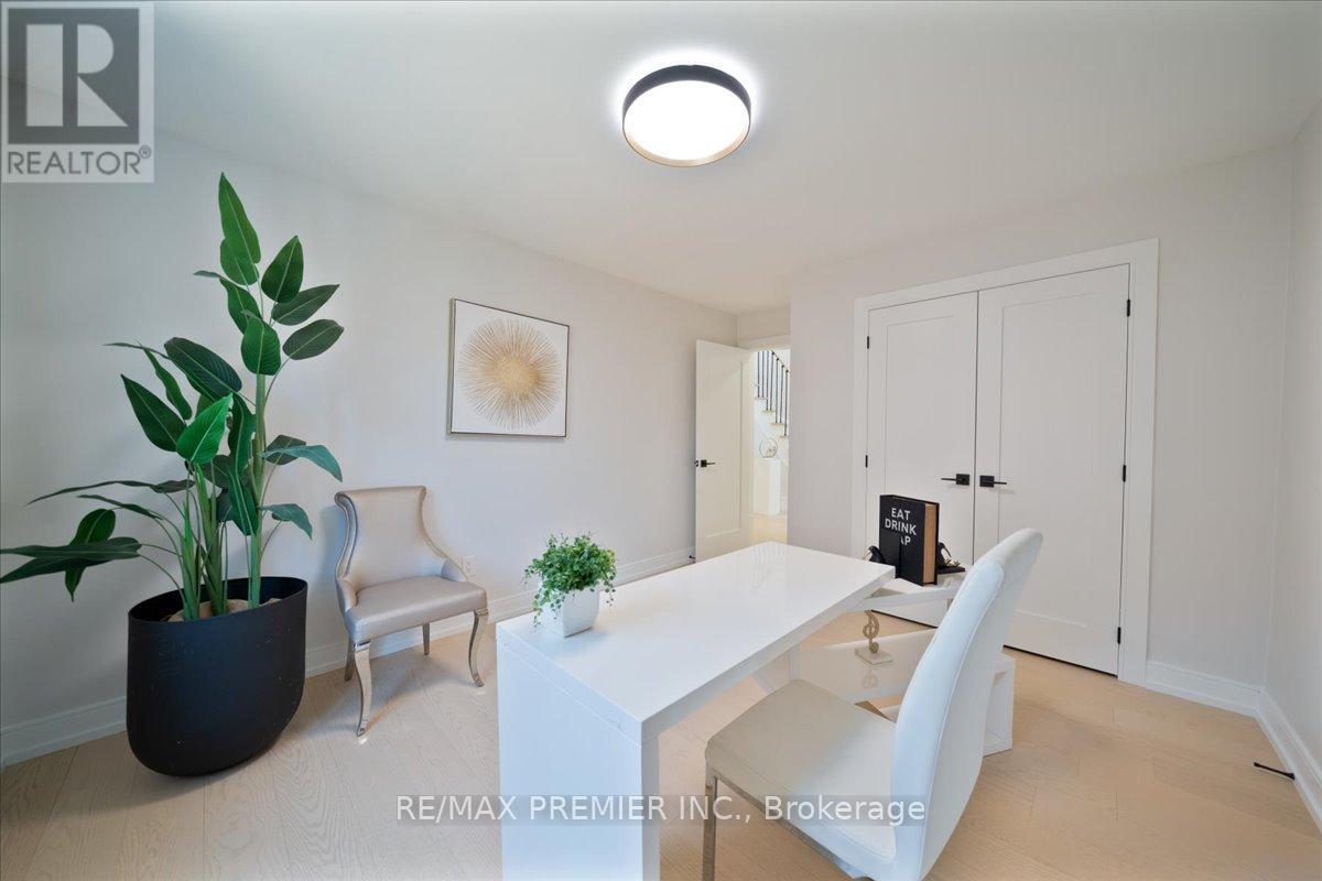 157 Jeanne Drive, Vaughan, Ontario  L4L 1X8 - Photo 18 - N12963712