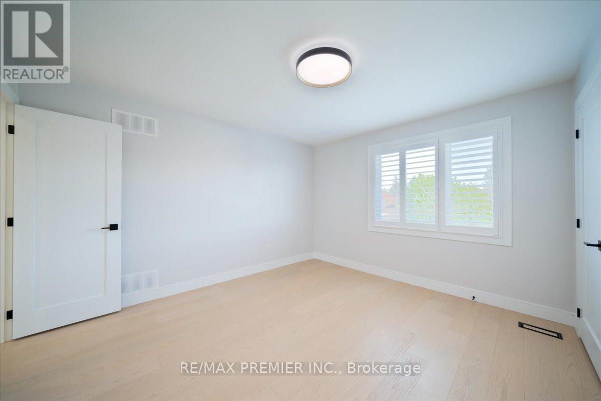 157 Jeanne Drive, Vaughan, Ontario  L4L 1X8 - Photo 27 - N12963712