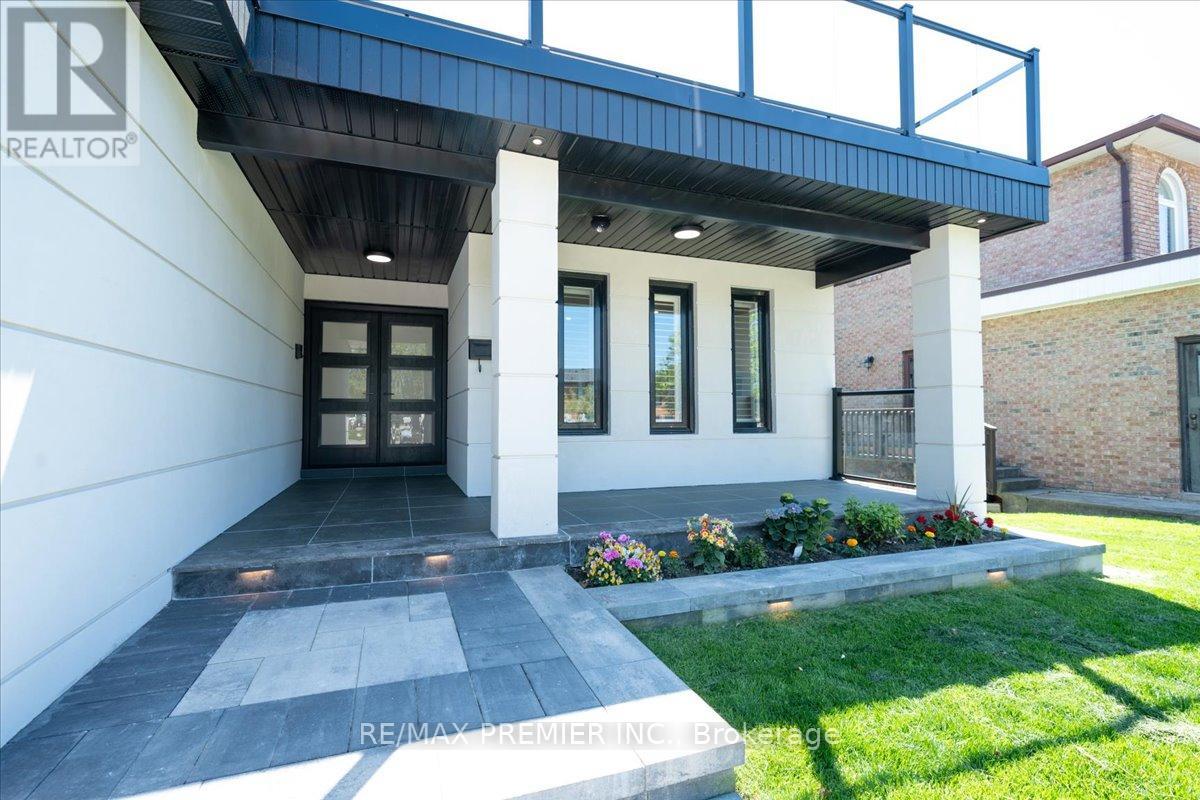 157 Jeanne Drive, Vaughan, Ontario  L4L 1X8 - Photo 3 - N12963712