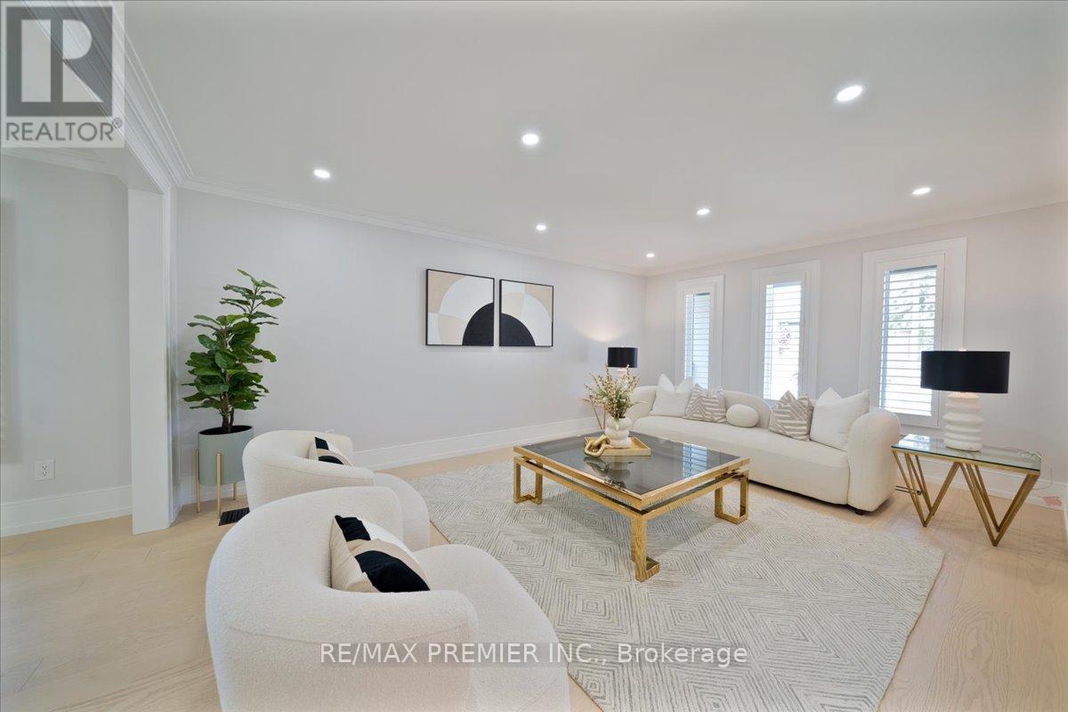 157 Jeanne Drive, Vaughan, Ontario  L4L 1X8 - Photo 8 - N12963712