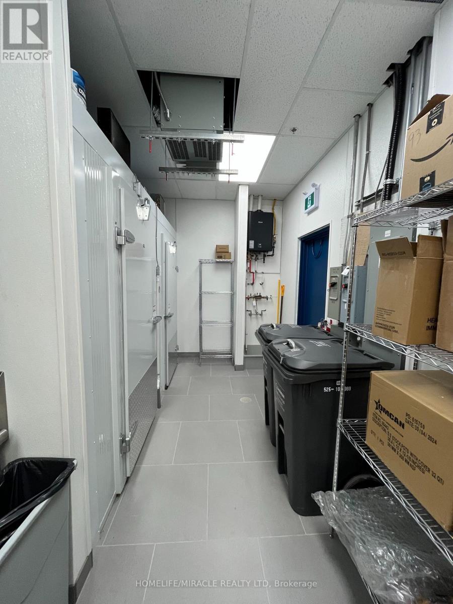 17480 Yonge Street, Newmarket (Glenway Estates), Ontario  L3Y 8A8 - Photo 13 - N12963826