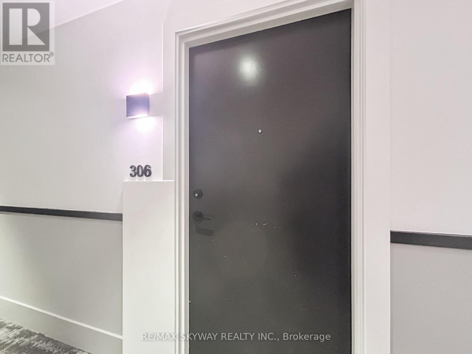 306 - 600 North Service Road, Hamilton, Ontario  L8E 0L2 - Photo 18 - X12960948