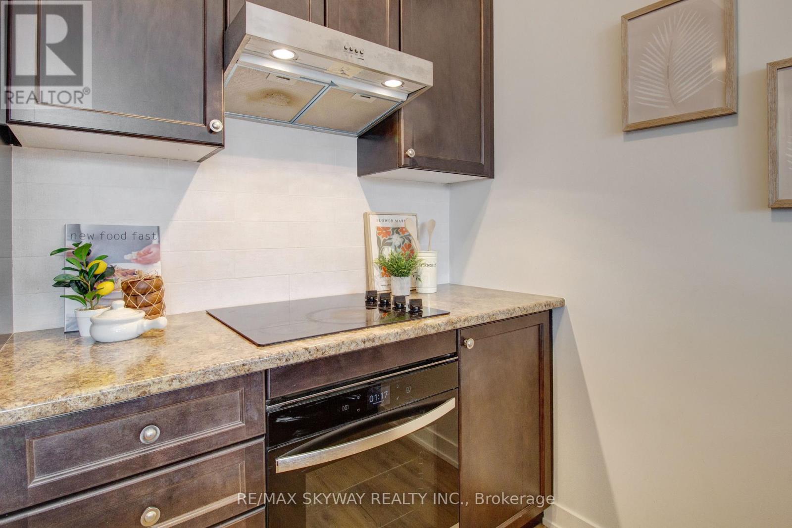 306 - 600 North Service Road, Hamilton, Ontario  L8E 0L2 - Photo 28 - X12960948