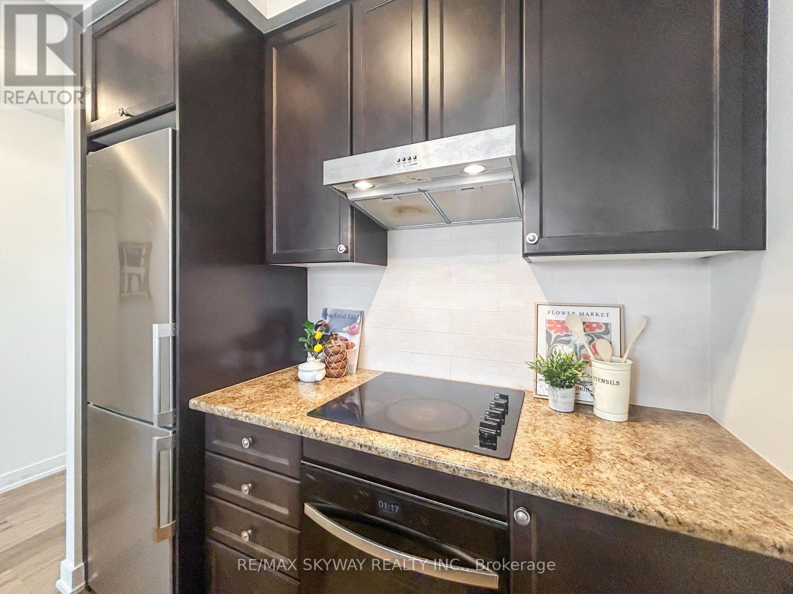 306 - 600 North Service Road, Hamilton, Ontario  L8E 0L2 - Photo 15 - X12960948