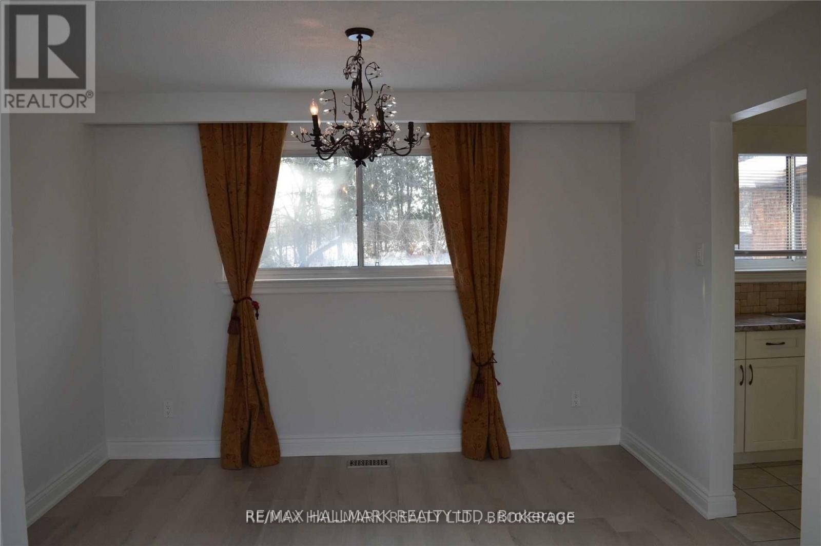 Main - 25 Glenridge Road, Barrie (Allandale Heights), Ontario  L4N 2X9 - Photo 10 - S12963418