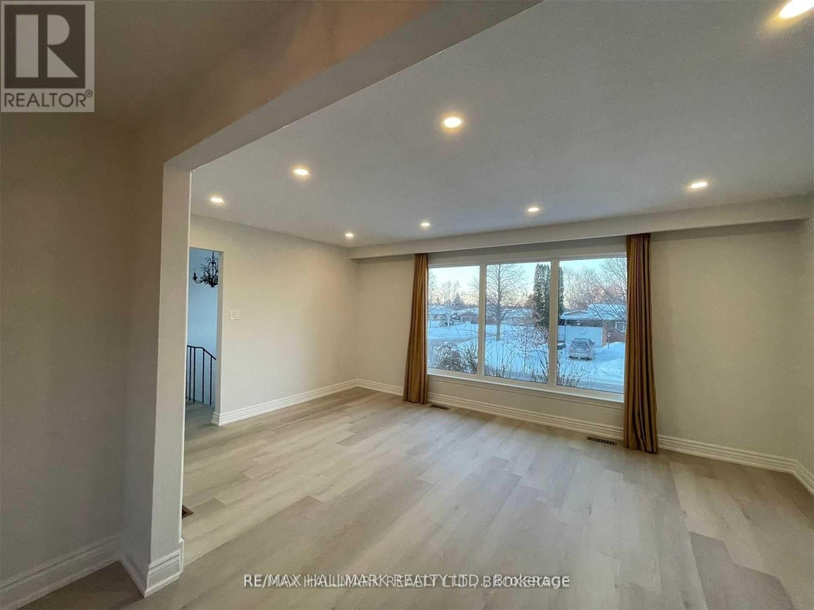 Main - 25 Glenridge Road, Barrie (Allandale Heights), Ontario  L4N 2X9 - Photo 6 - S12963418