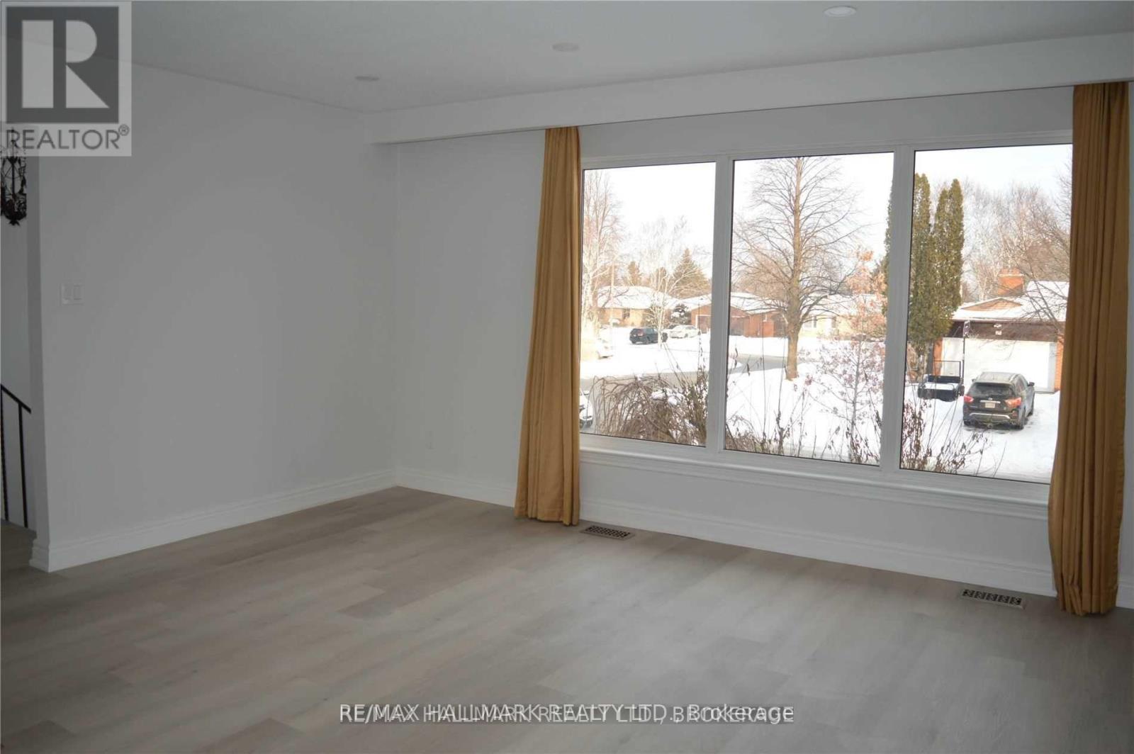 Main - 25 Glenridge Road, Barrie (Allandale Heights), Ontario  L4N 2X9 - Photo 9 - S12963418