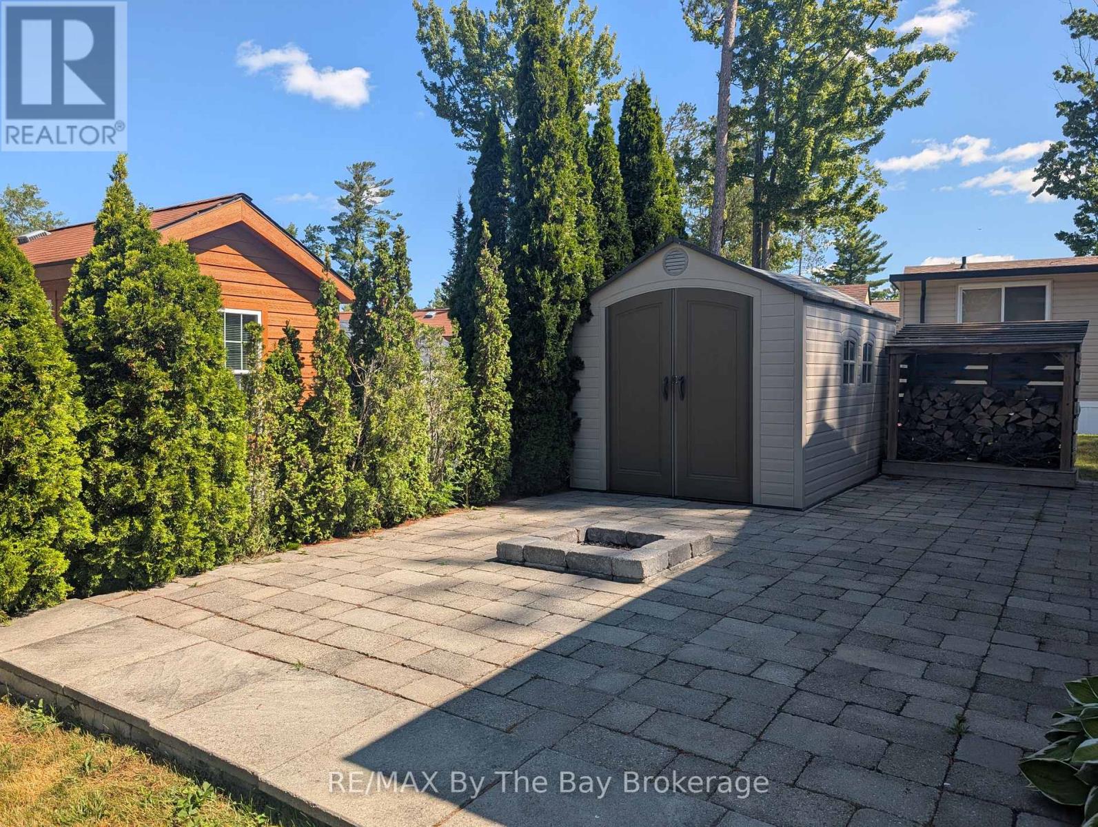 2 White Pines Trail, Wasaga Beach, Ontario  L9Z 1X7 - Photo 4 - S12596254