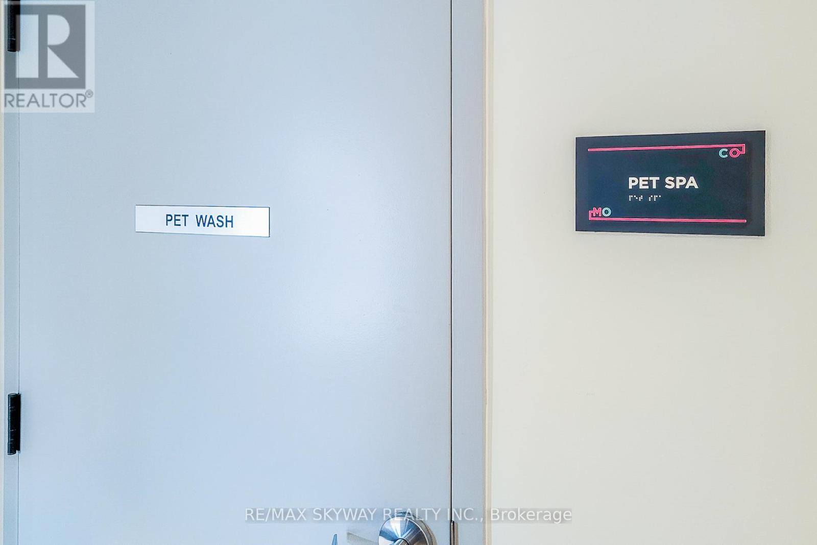 306 - 600 North Service Road, Hamilton, Ontario  L8E 0L2 - Photo 8 - X12960948