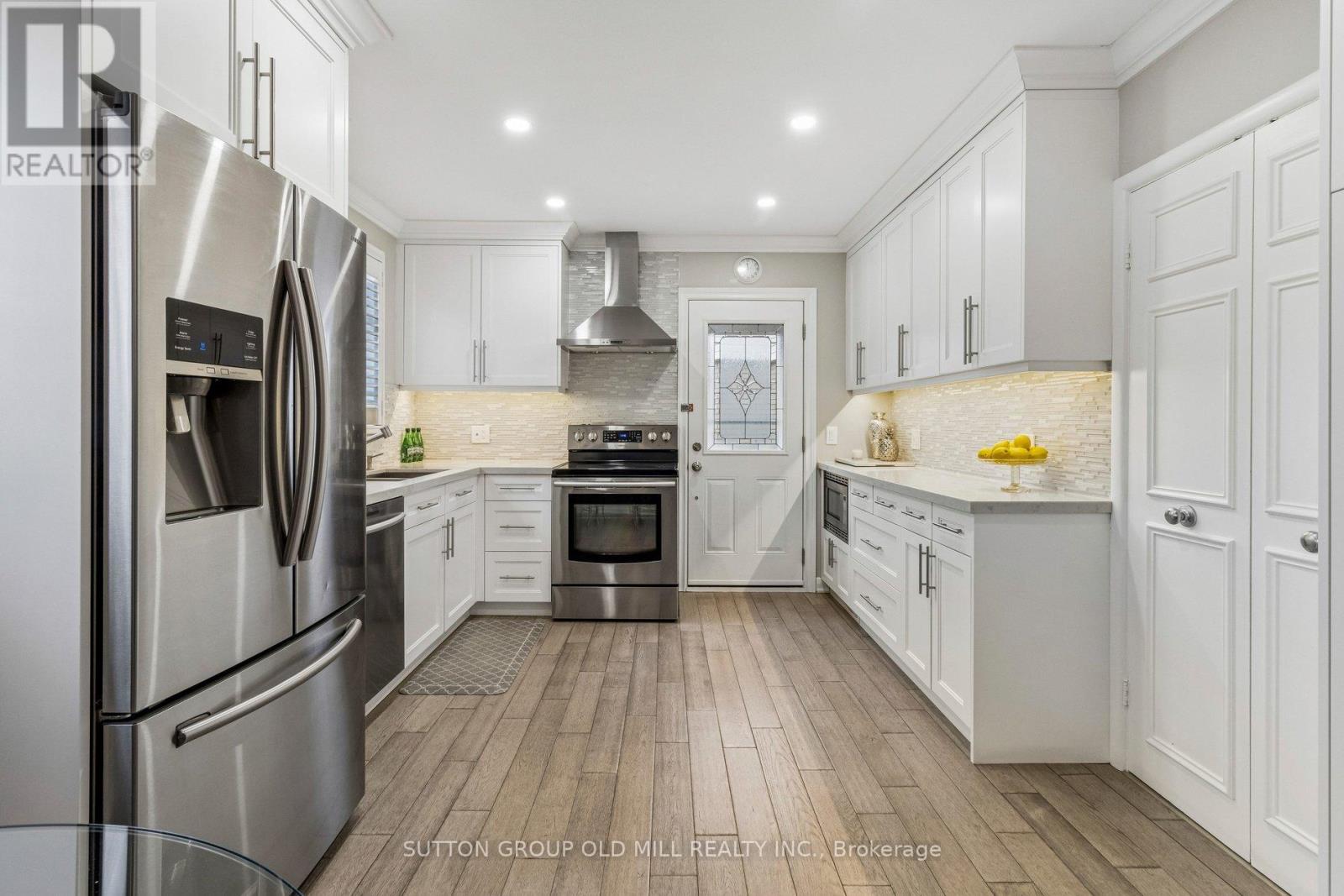 24 Tettenhall Road, Toronto, Ontario  M9A 2C3 - Photo 11 - W12963432