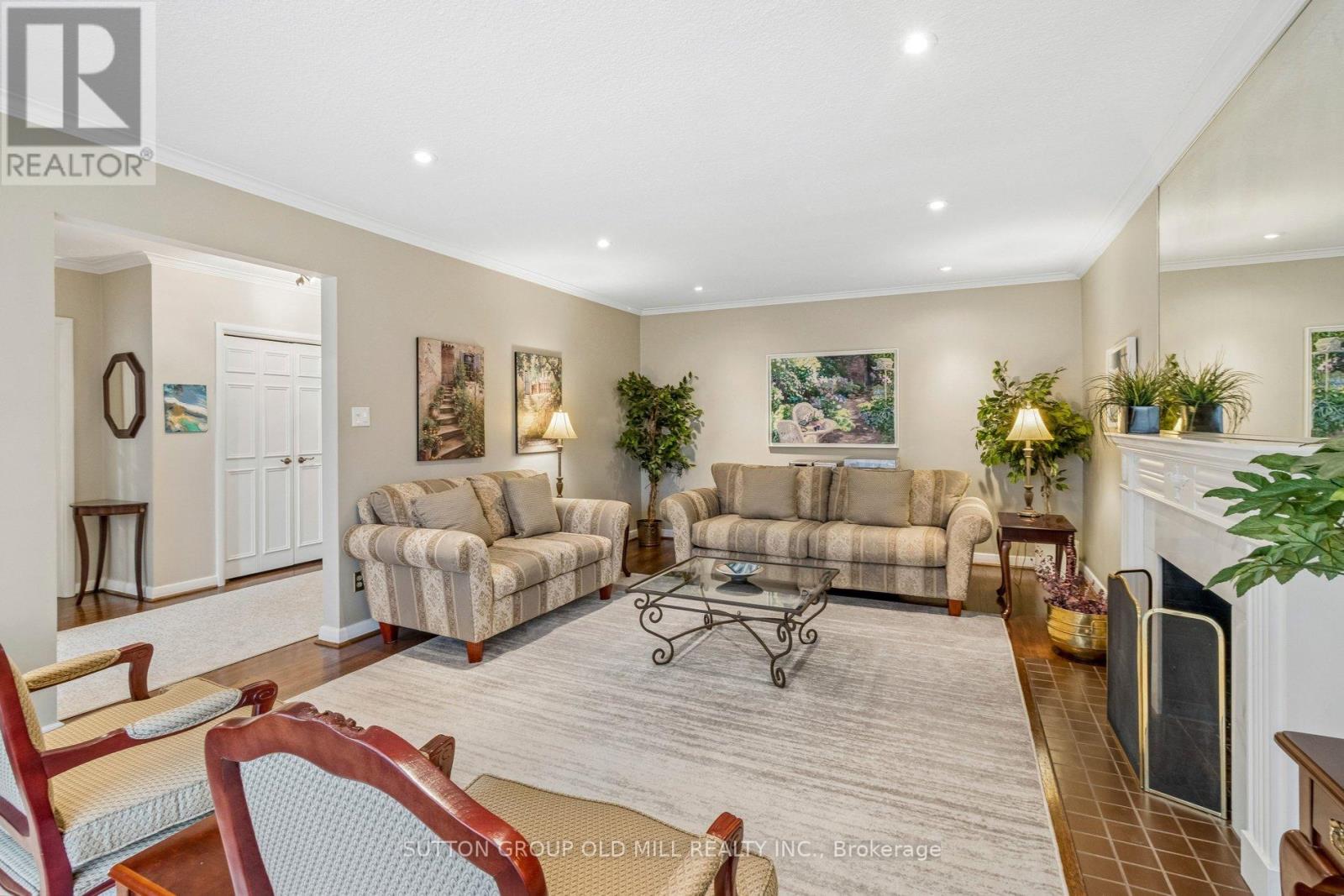 24 Tettenhall Road, Toronto, Ontario  M9A 2C3 - Photo 6 - W12963432