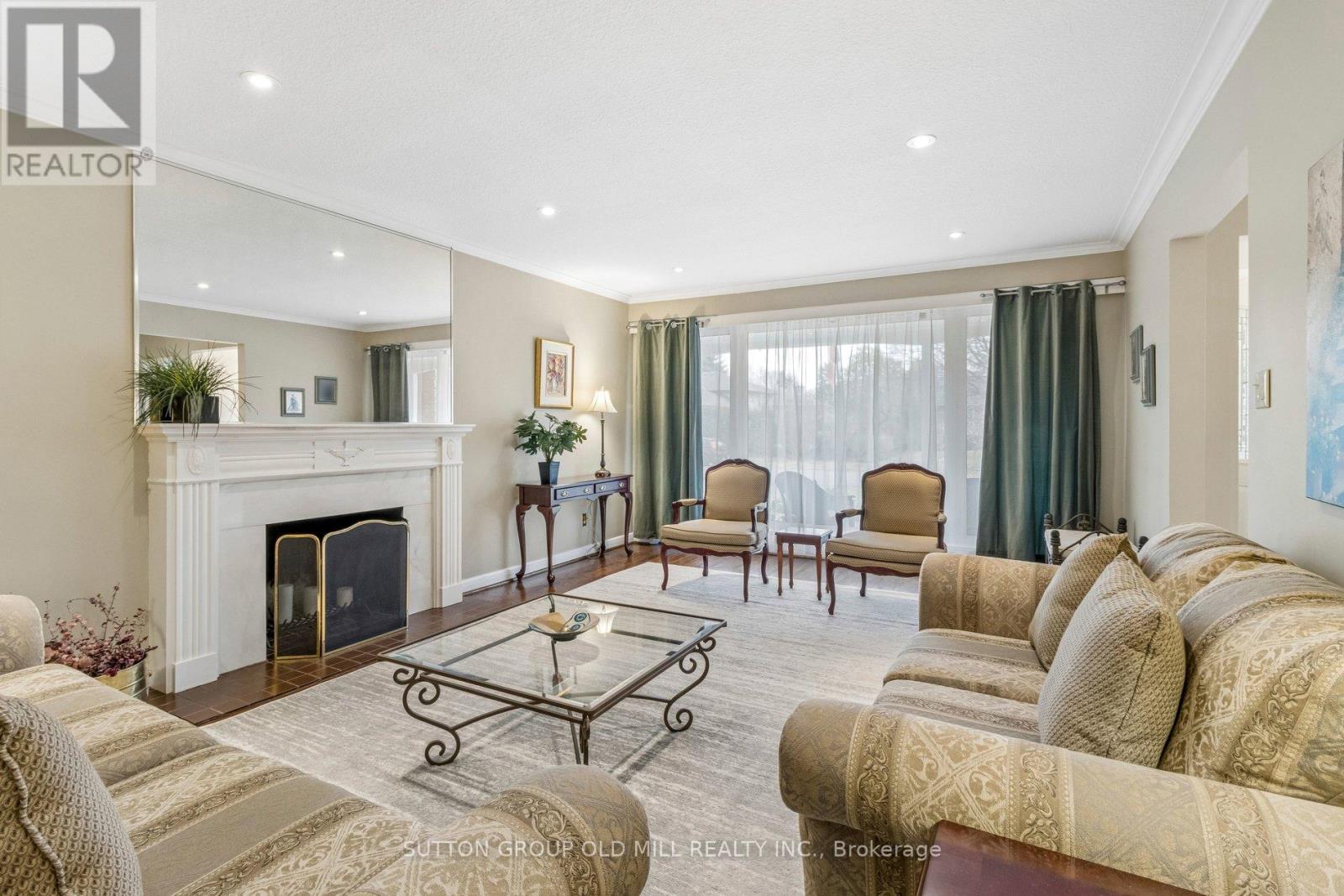 24 Tettenhall Road, Toronto, Ontario  M9A 2C3 - Photo 7 - W12963432