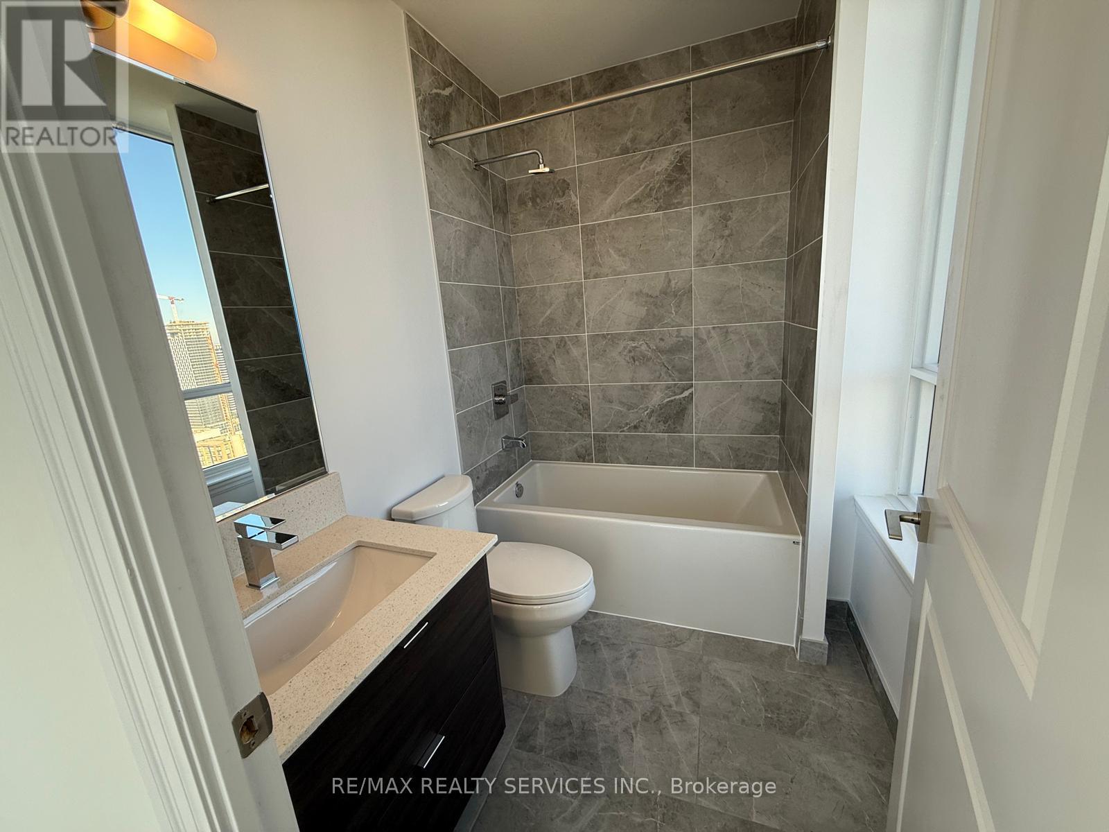 3902 - 30 Elm Drive W, Mississauga, Ontario  L5B 0N6 - Photo 5 - W12963436