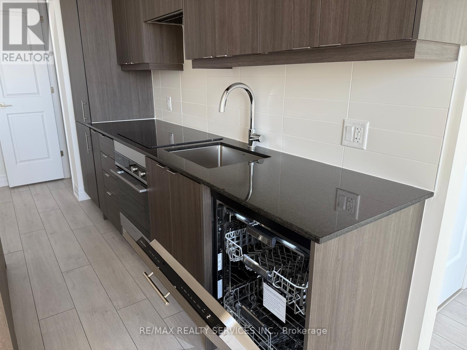 3902 - 30 Elm Drive W, Mississauga, Ontario  L5B 0N6 - Photo 8 - W12963436