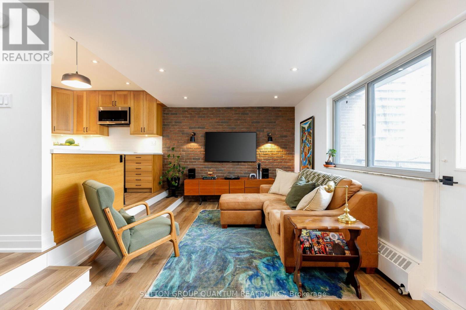 401 - 15 Elizabeth Street N, Mississauga, Ontario  L5G 2Z3 - Photo 10 - W12963442