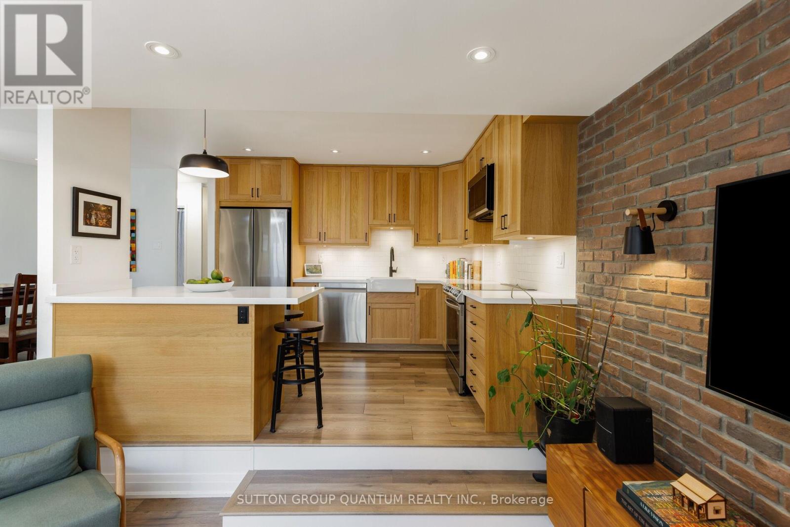 401 - 15 Elizabeth Street N, Mississauga, Ontario  L5G 2Z3 - Photo 25 - W12963442