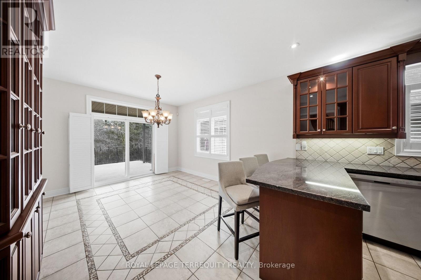 6445 Western Skies Way, Mississauga, Ontario  L5W 1H6 - Photo 14 - W12963464