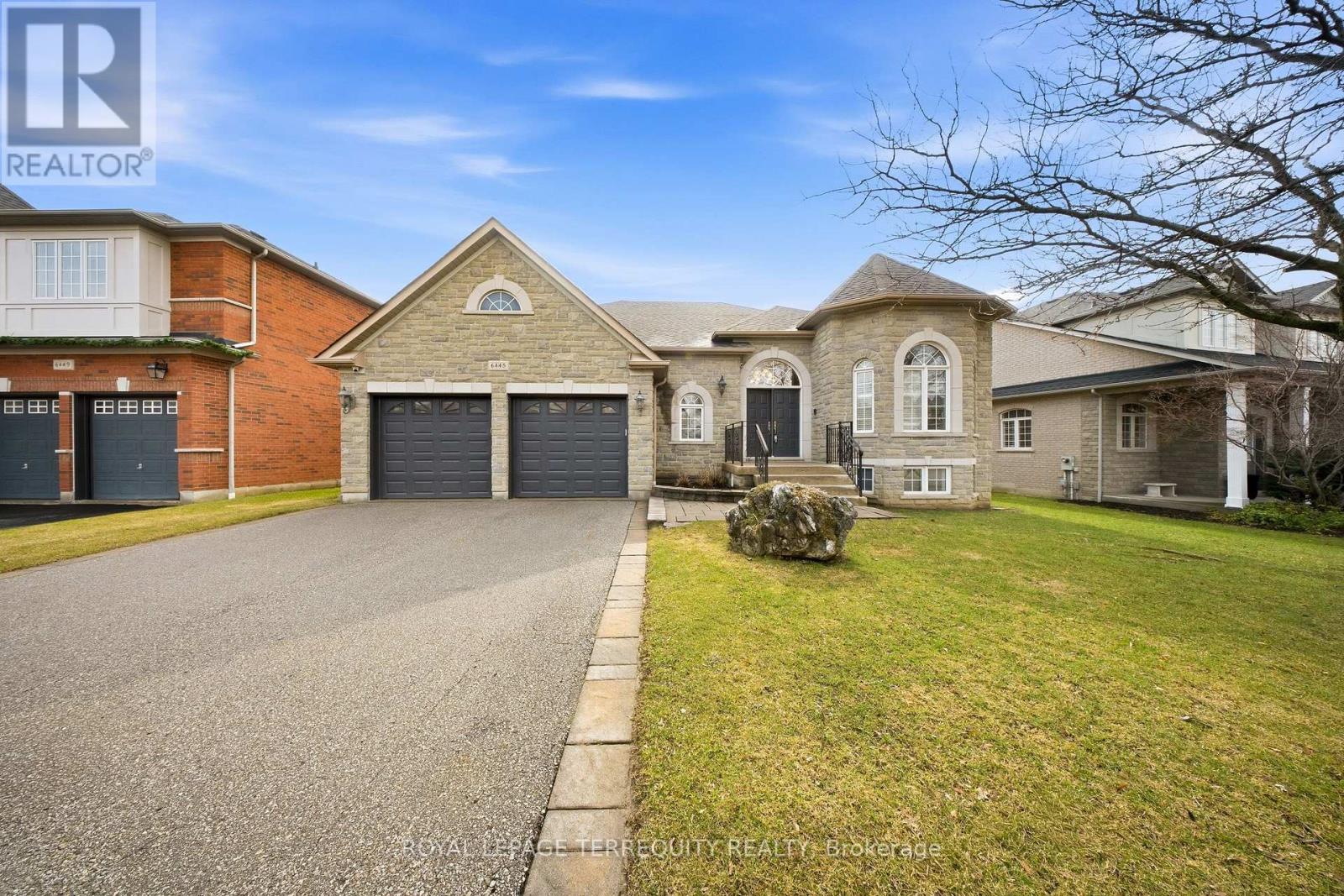 6445 Western Skies Way, Mississauga, Ontario  L5W 1H6 - Photo 2 - W12963464