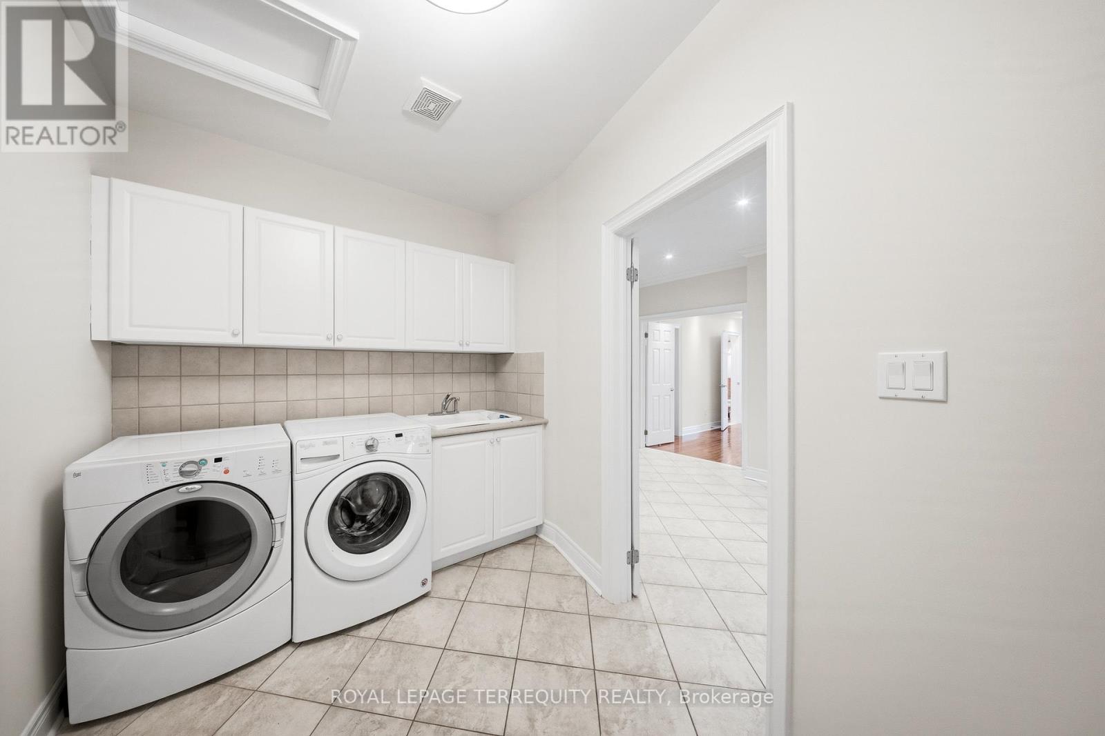 6445 Western Skies Way, Mississauga, Ontario  L5W 1H6 - Photo 20 - W12963464