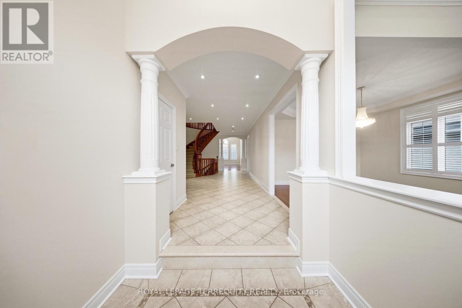 6445 Western Skies Way, Mississauga, Ontario  L5W 1H6 - Photo 3 - W12963464