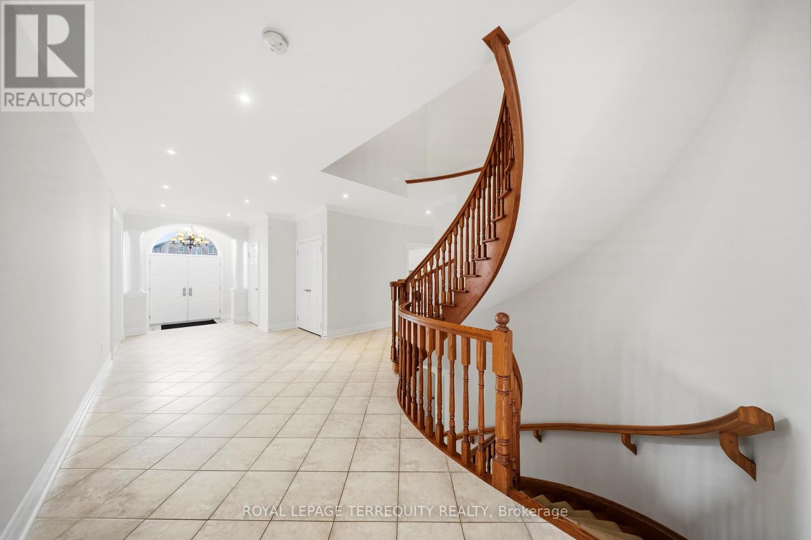 6445 Western Skies Way, Mississauga, Ontario  L5W 1H6 - Photo 5 - W12963464