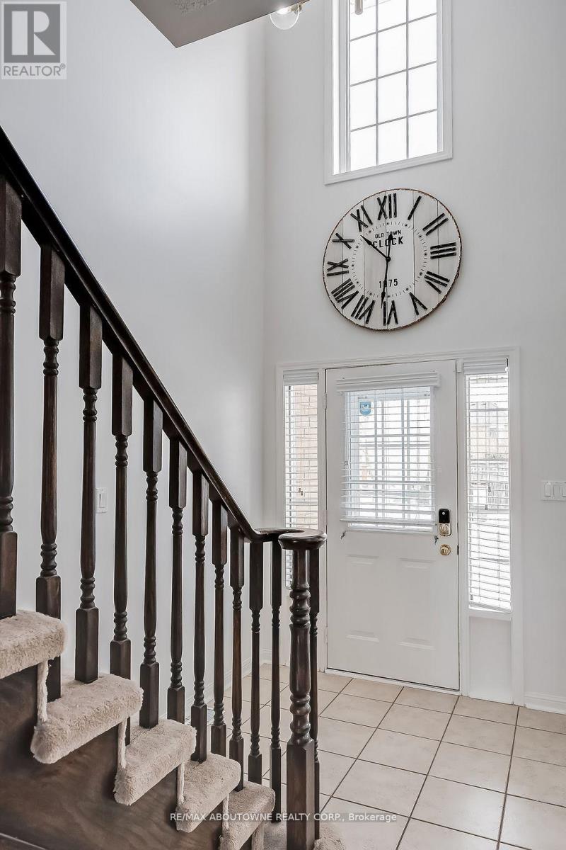 599 Caverhill Crescent, Milton, Ontario  L9T 5K1 - Photo 3 - W12963552