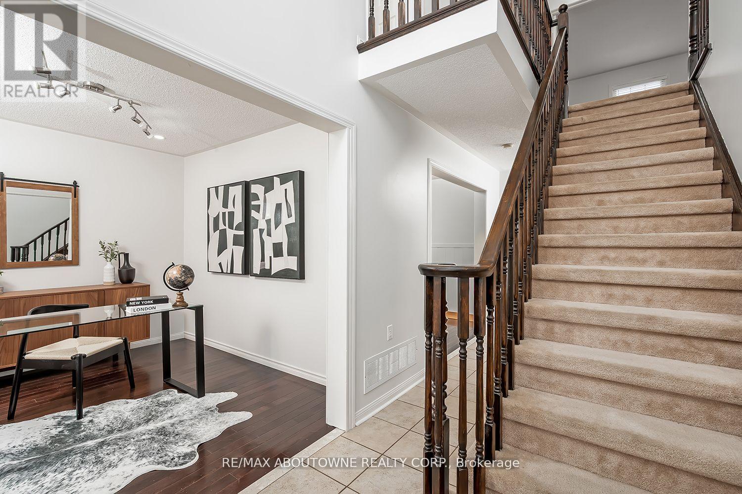 599 Caverhill Crescent, Milton, Ontario  L9T 5K1 - Photo 4 - W12963552