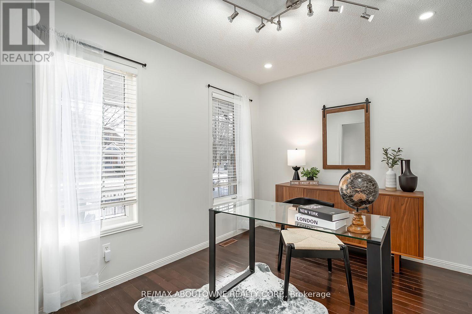 599 Caverhill Crescent, Milton, Ontario  L9T 5K1 - Photo 5 - W12963552