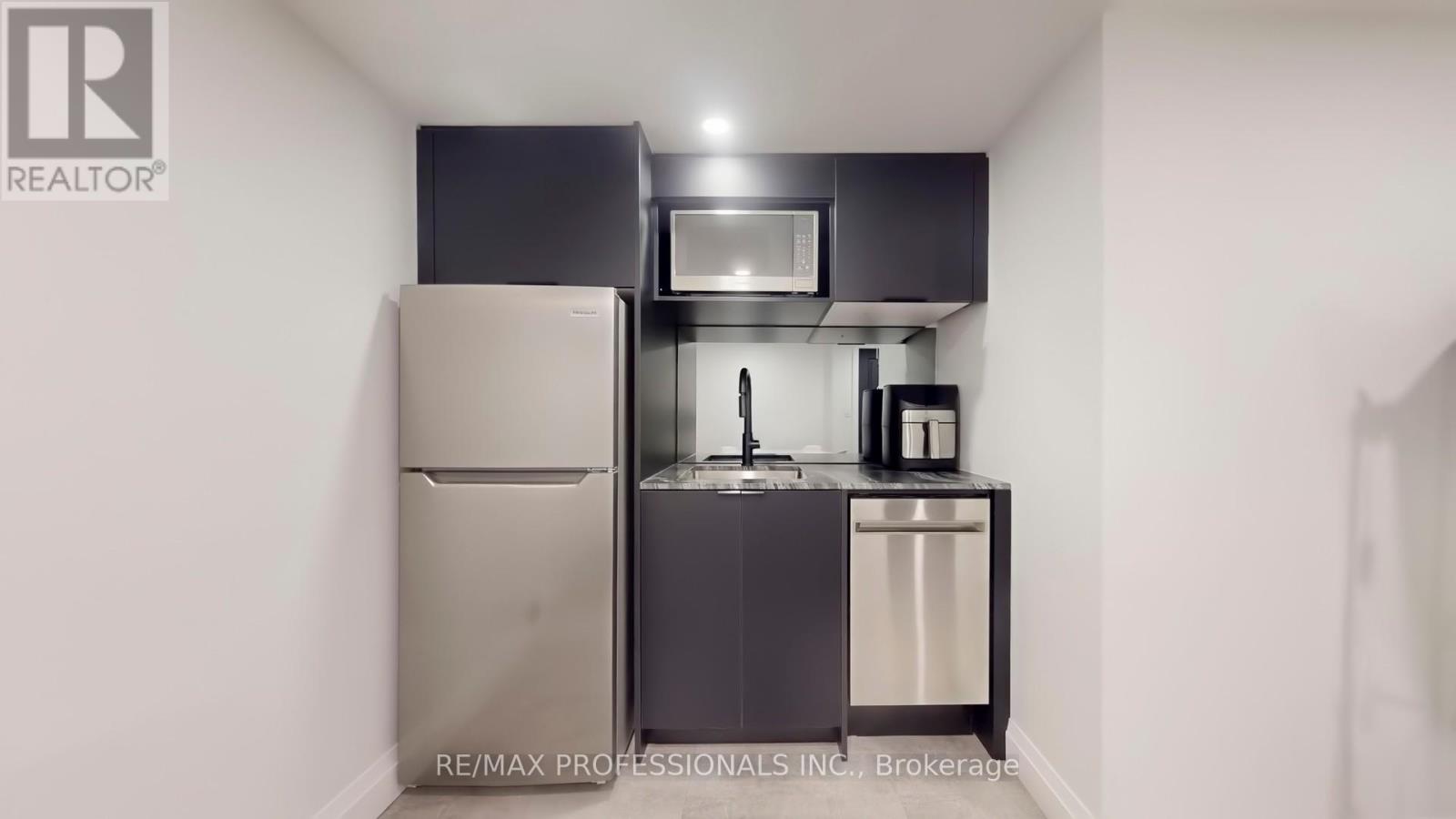 2 - 3737 Lakeshore Boulevard, Toronto, Ontario  M8W 1P9 - Photo 19 - W12963562