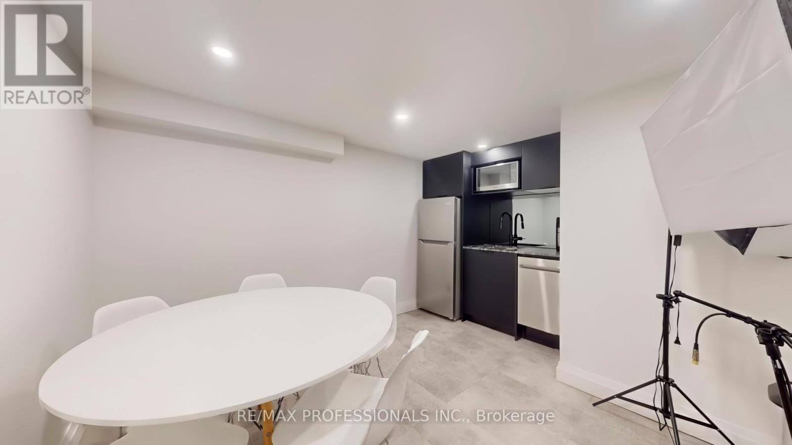 2 - 3737 Lakeshore Boulevard, Toronto, Ontario  M8W 1P9 - Photo 20 - W12963562