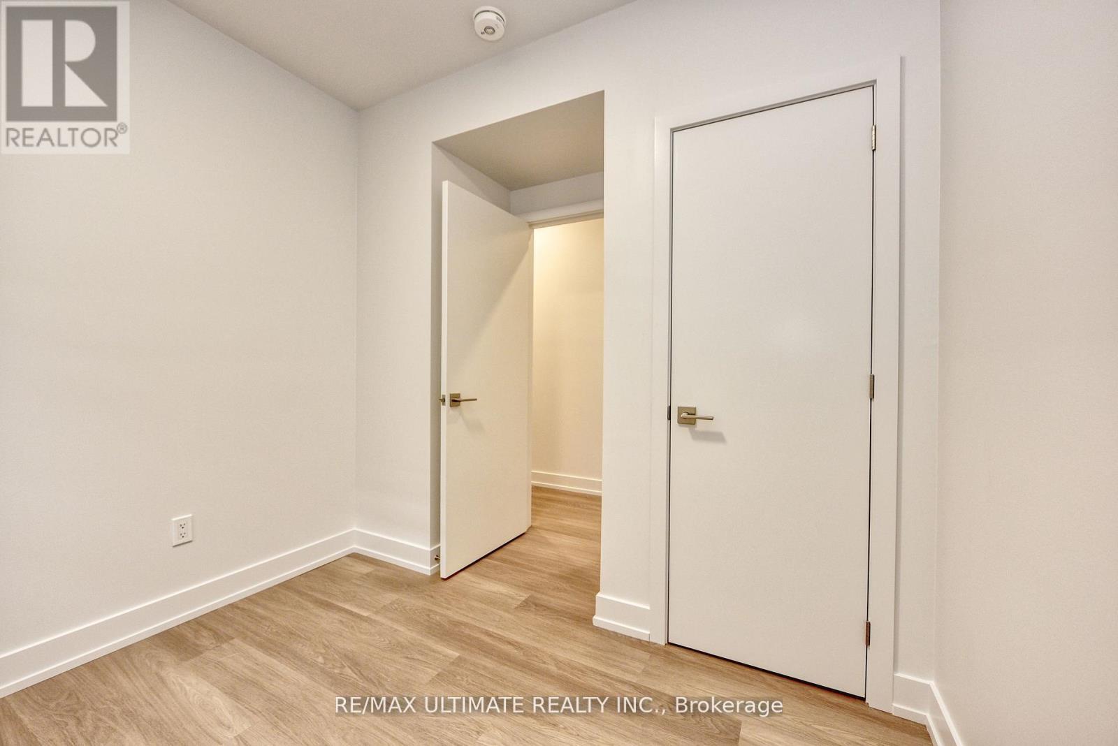 Main Floor - 385 Mcroberts Avenue, Toronto, Ontario  M6E 4R1 - Photo 12 - W12963568