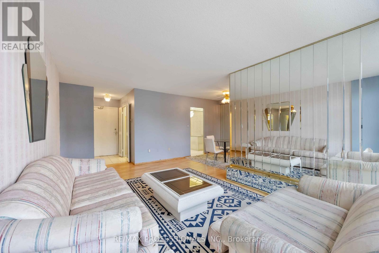 210 - 345 Driftwood Avenue, Toronto, Ontario  M3N 2P4 - Photo 3 - W12963576