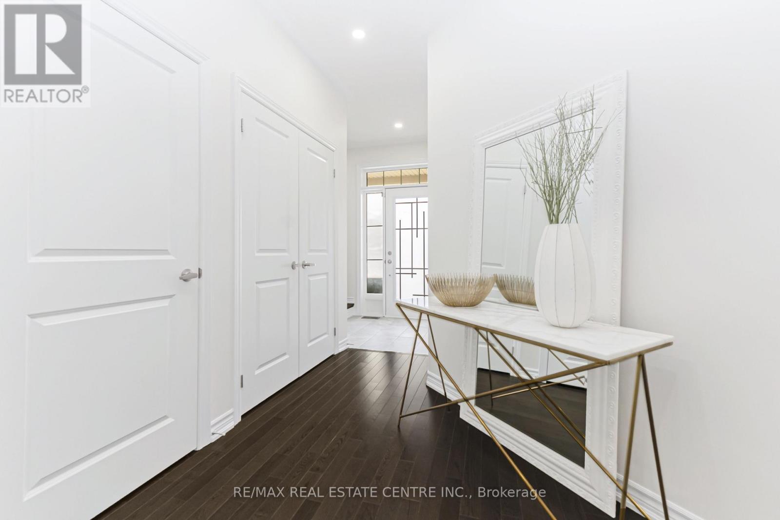 35 Thornvalley Terrace, Caledon, Ontario  L7C 4H9 - Photo 6 - W12963606