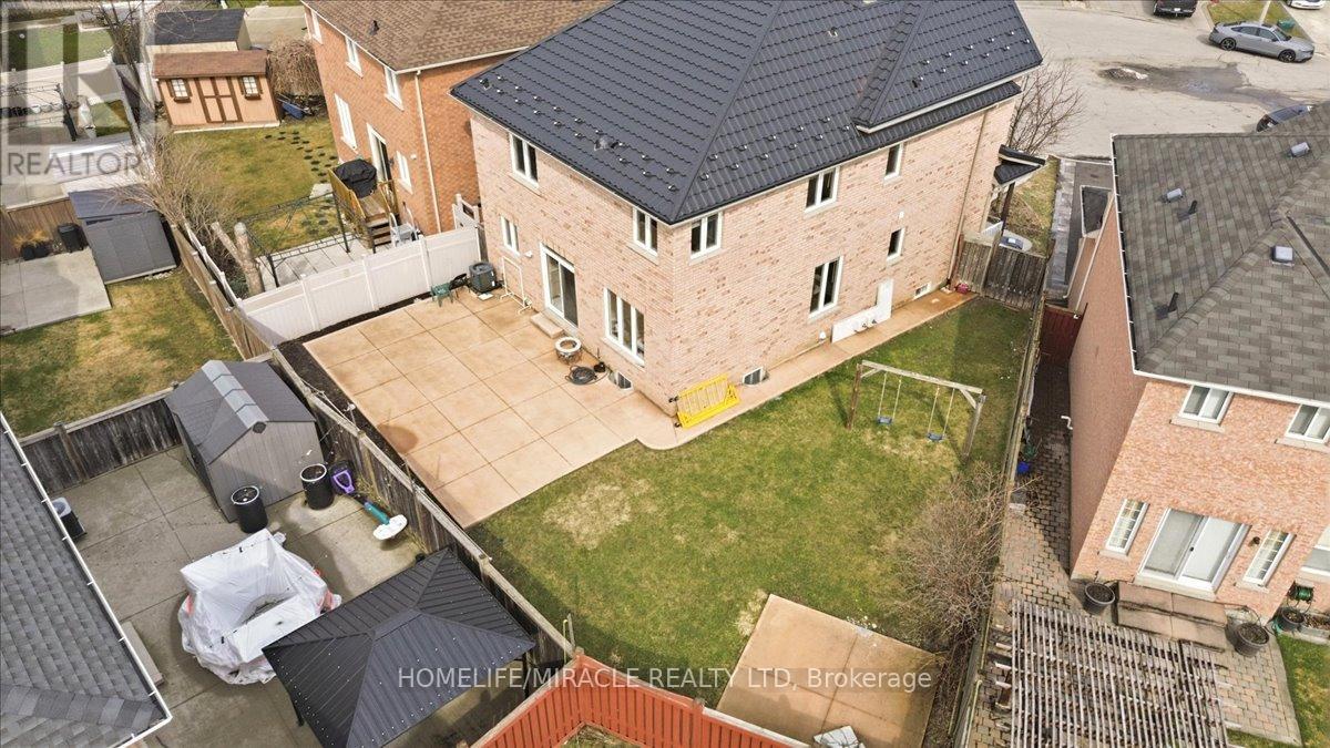 6 Prime Vista Court, Brampton, Ontario  L7A 3W8 - Photo 4 - W12963608