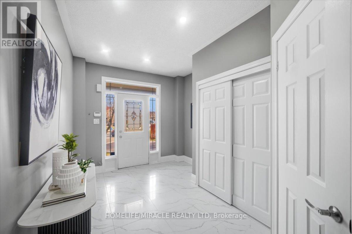 6 Prime Vista Court, Brampton, Ontario  L7A 3W8 - Photo 5 - W12963608