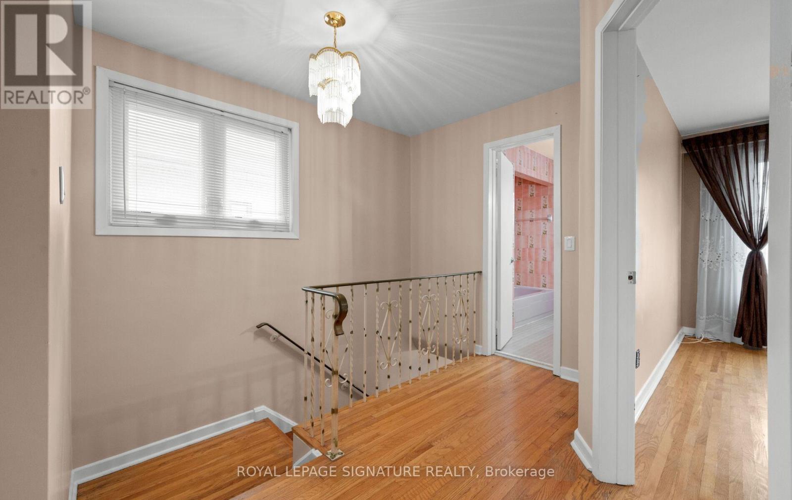 1142 Alexandra Avenue, Mississauga, Ontario  L5E 2A5 - Photo 12 - W12963614