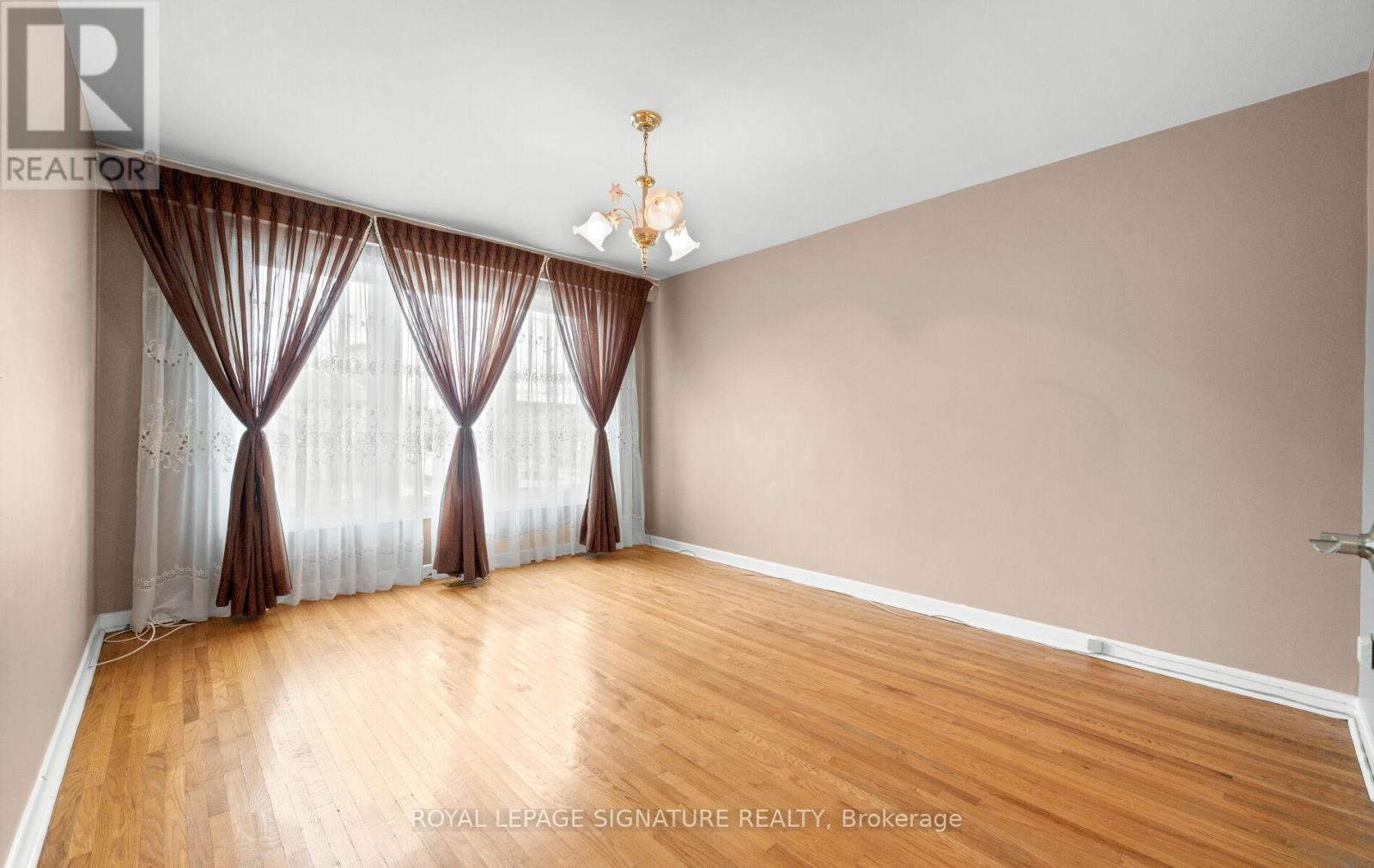 1142 Alexandra Avenue, Mississauga, Ontario  L5E 2A5 - Photo 13 - W12963614