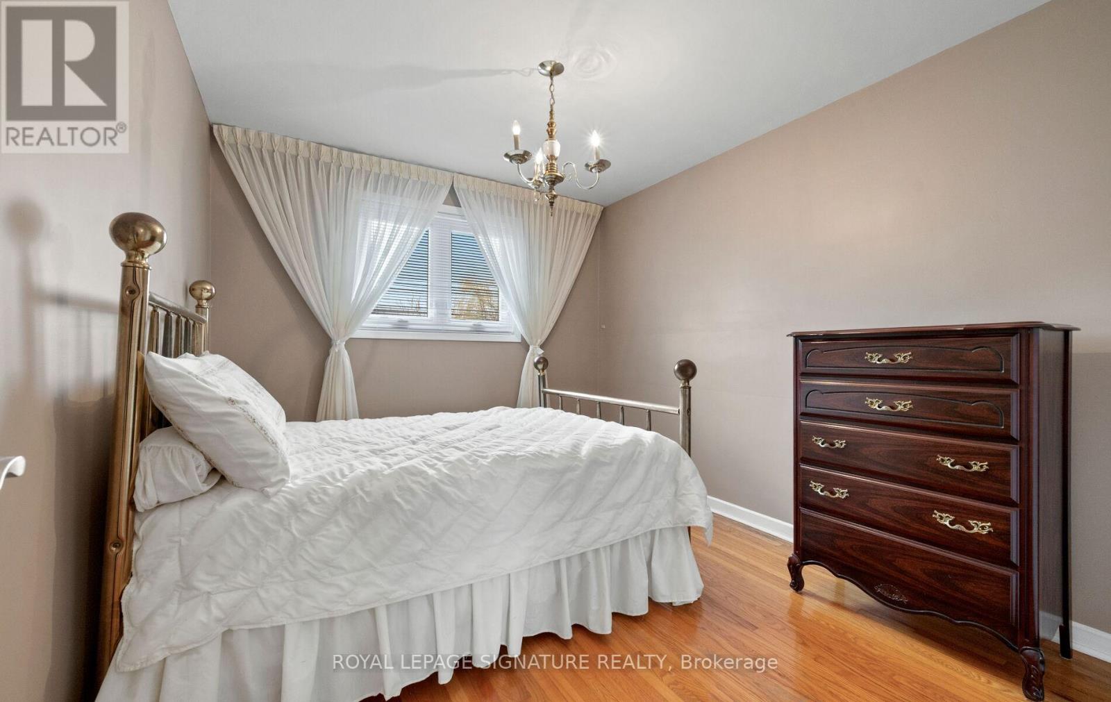 1142 Alexandra Avenue, Mississauga, Ontario  L5E 2A5 - Photo 16 - W12963614