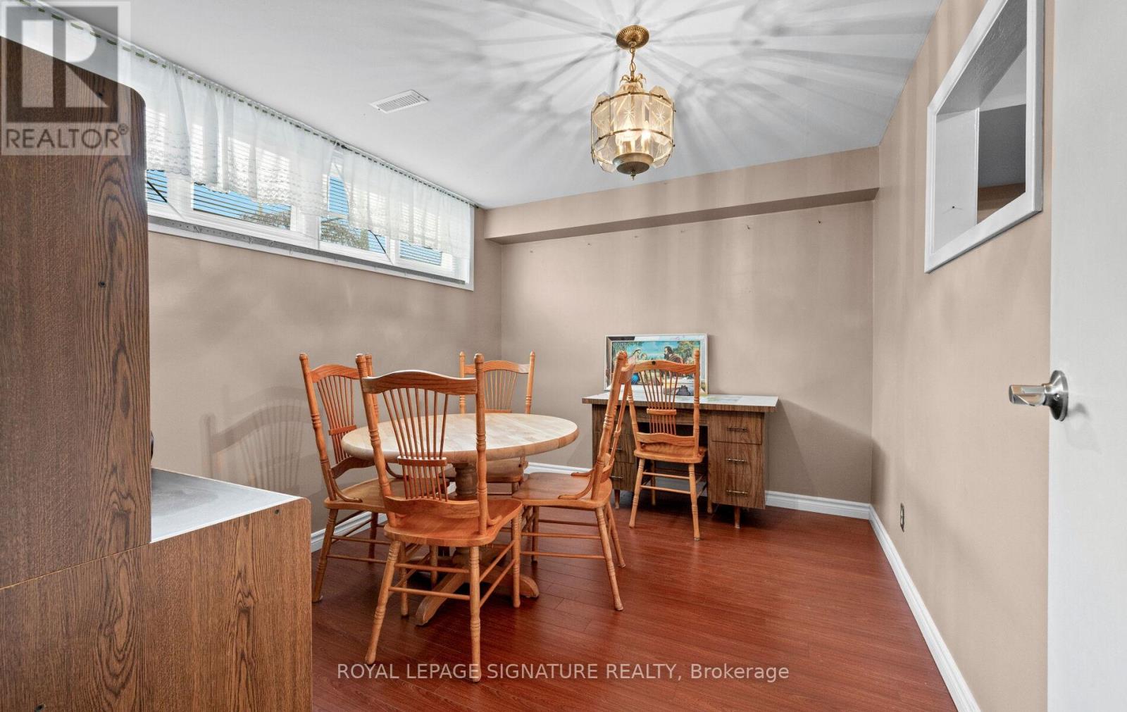 1142 Alexandra Avenue, Mississauga, Ontario  L5E 2A5 - Photo 21 - W12963614