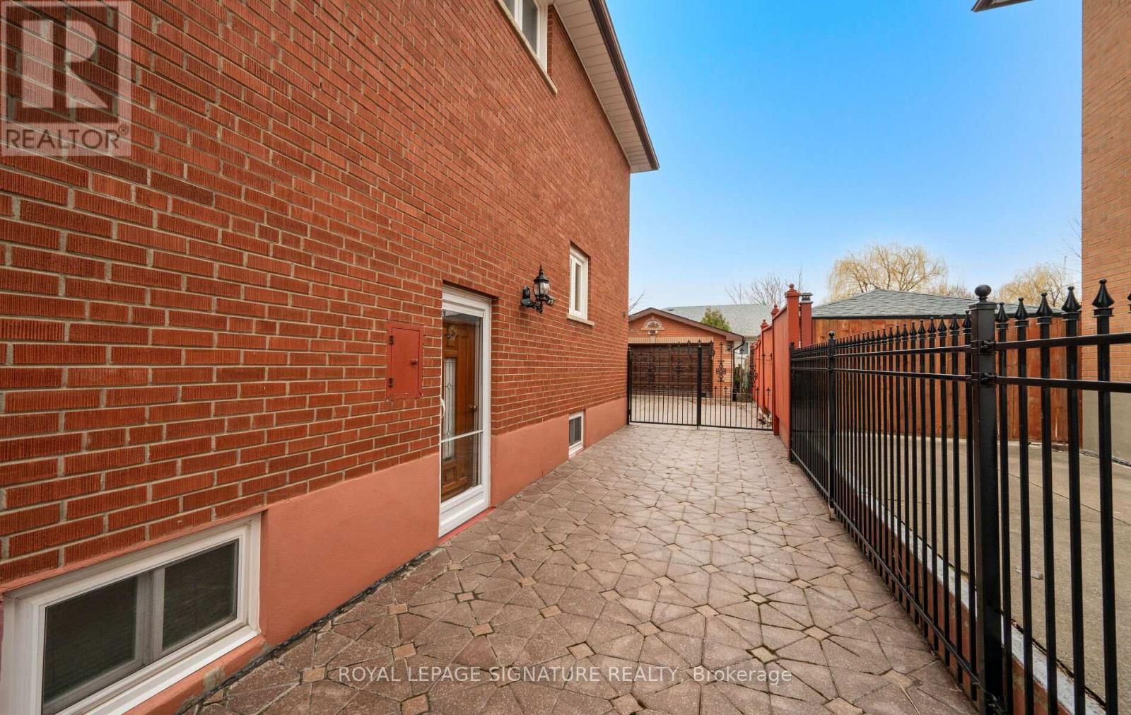 1142 Alexandra Avenue, Mississauga, Ontario  L5E 2A5 - Photo 25 - W12963614