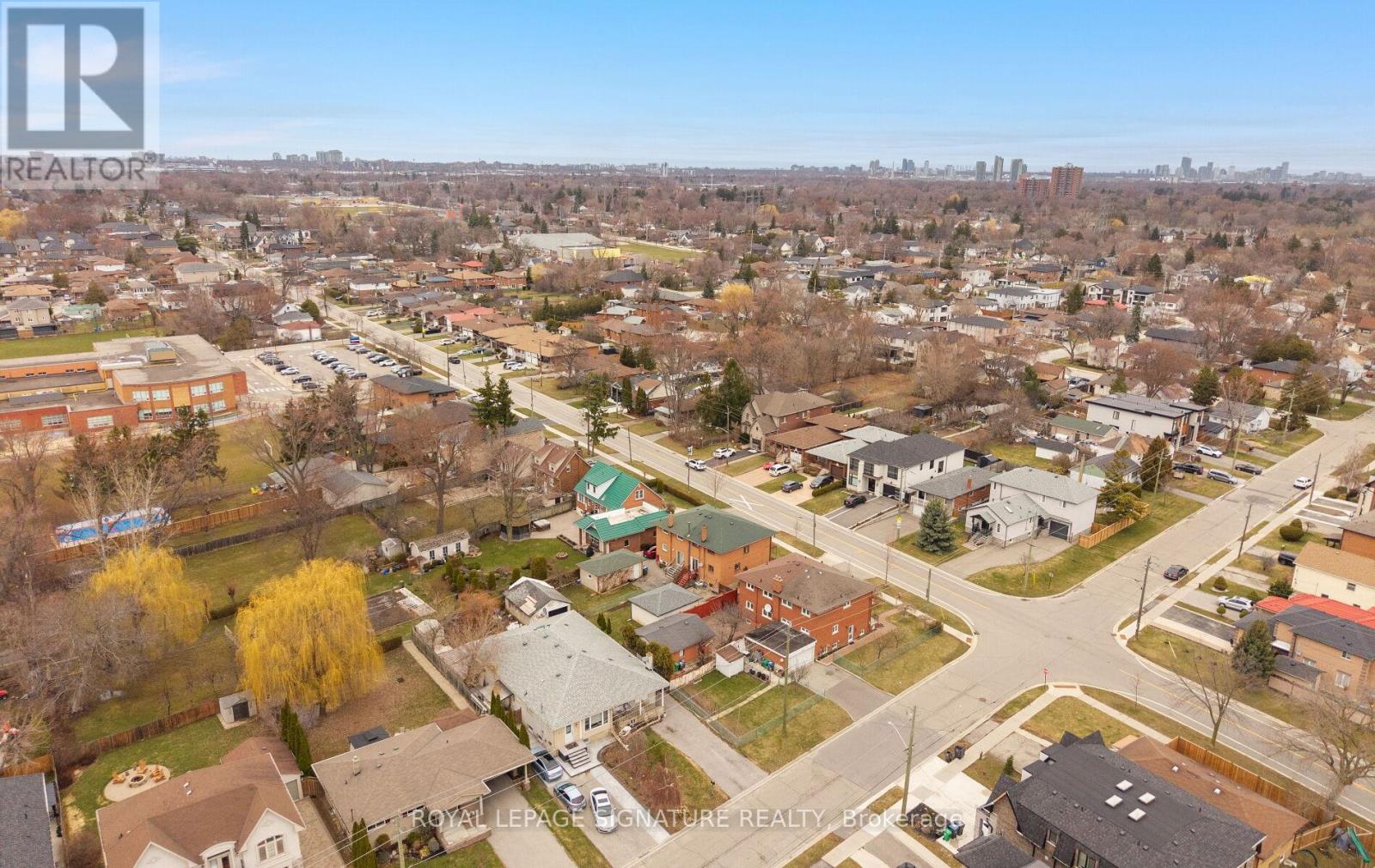 1142 Alexandra Avenue, Mississauga, Ontario  L5E 2A5 - Photo 28 - W12963614