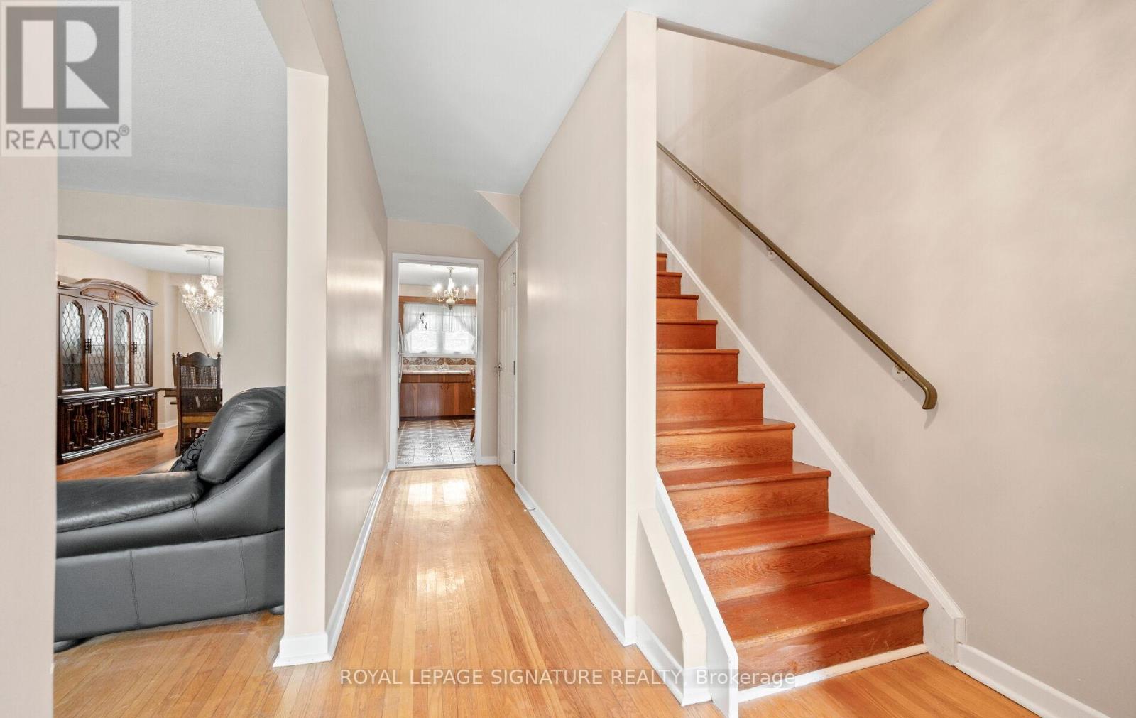 1142 Alexandra Avenue, Mississauga, Ontario  L5E 2A5 - Photo 3 - W12963614