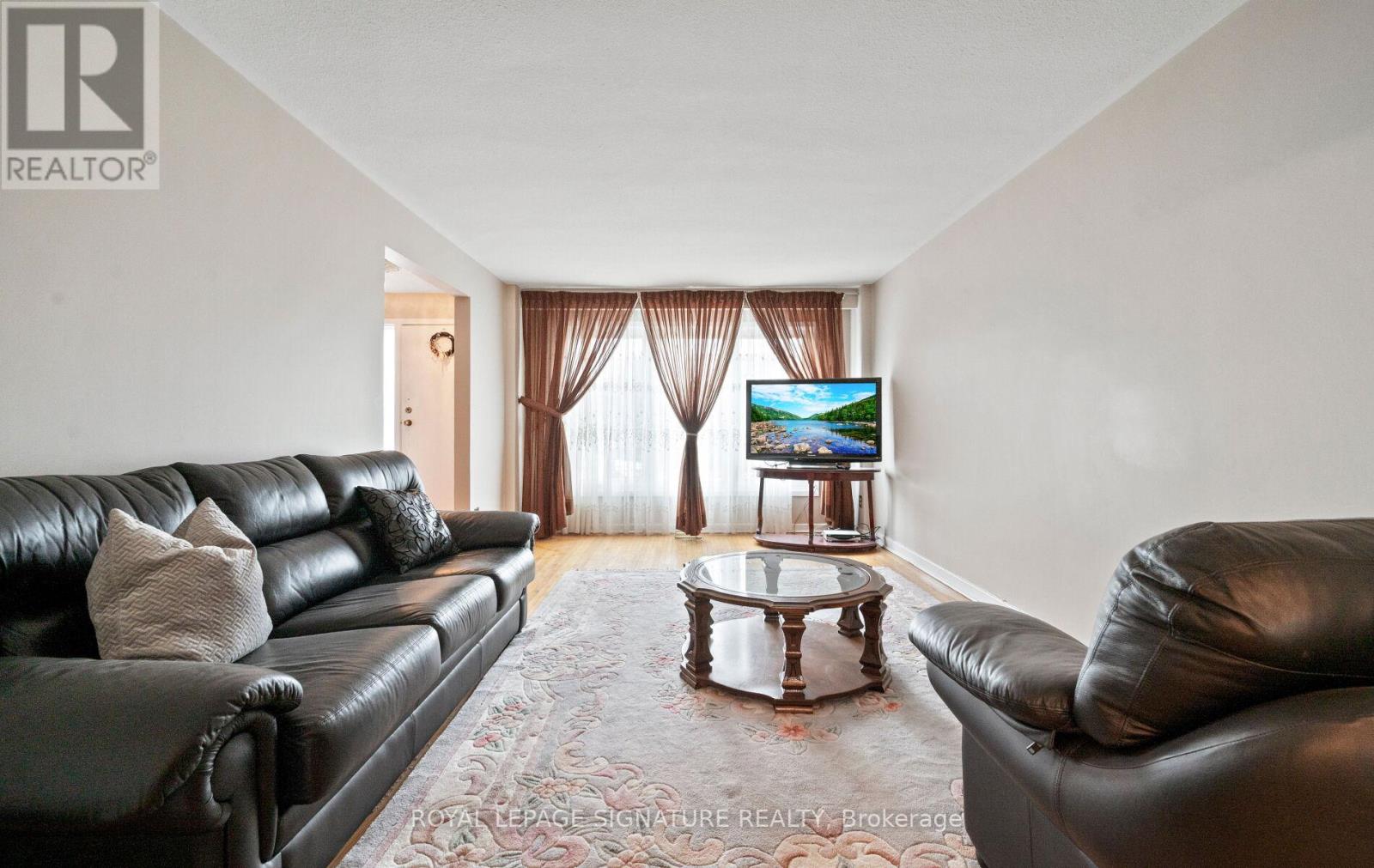 1142 Alexandra Avenue, Mississauga, Ontario  L5E 2A5 - Photo 5 - W12963614