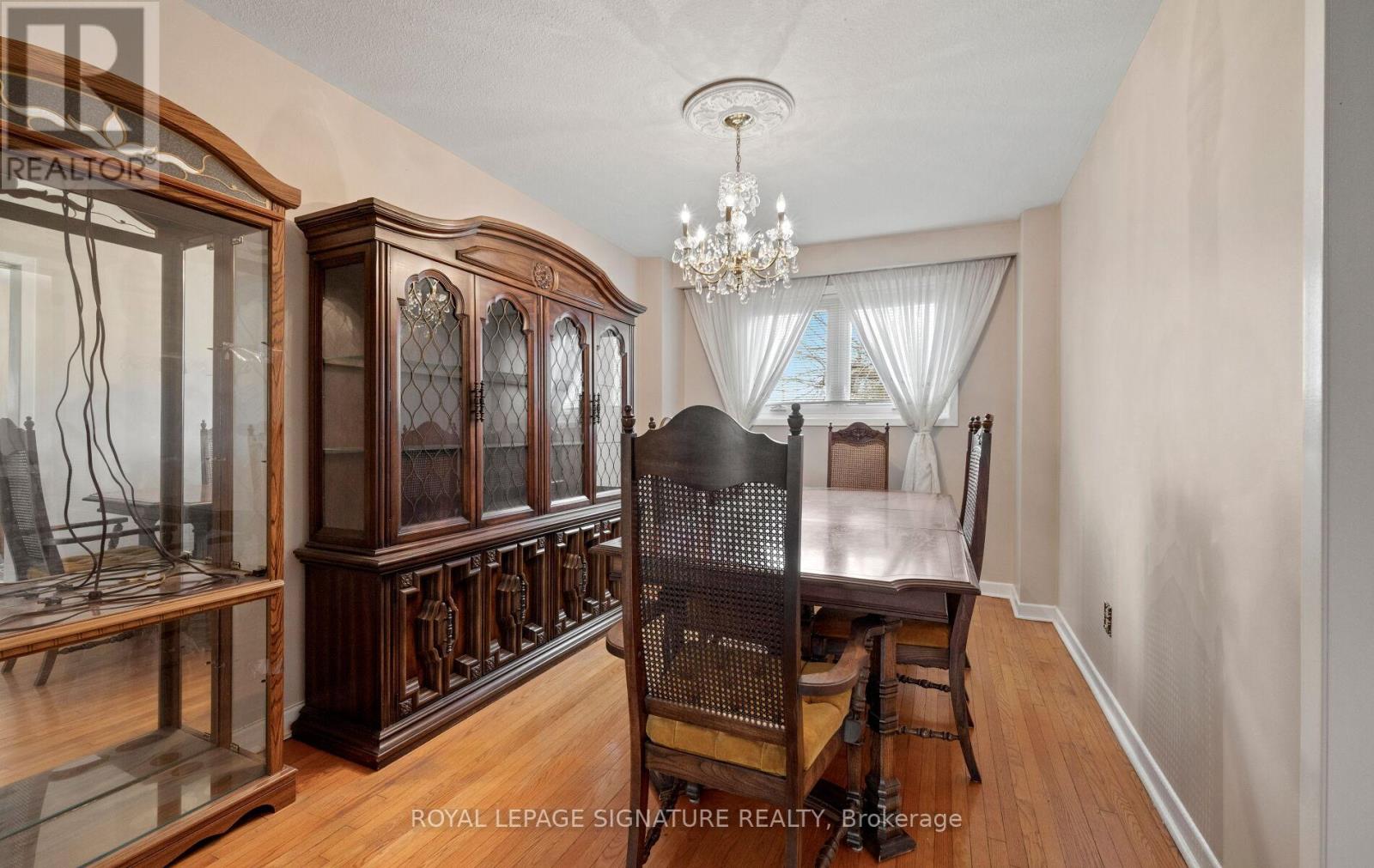 1142 Alexandra Avenue, Mississauga, Ontario  L5E 2A5 - Photo 6 - W12963614