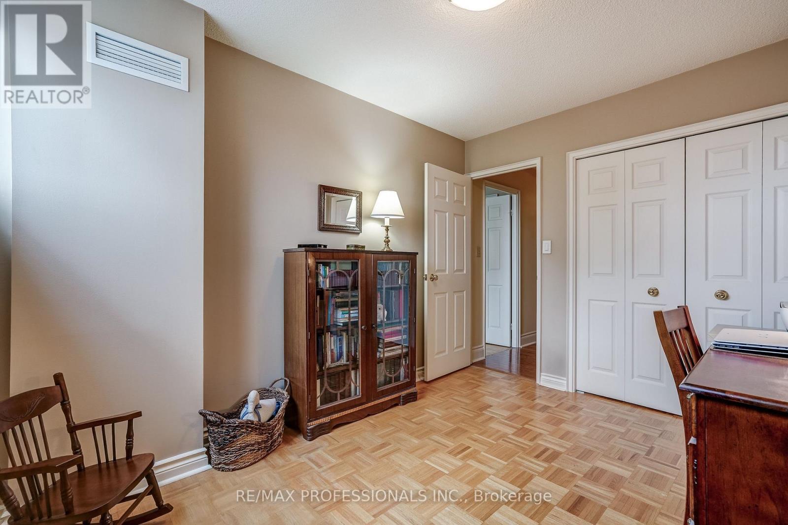 1405 - 240 Scarlett Road, Toronto, Ontario  M6N 4X4 - Photo 31 - W12963620